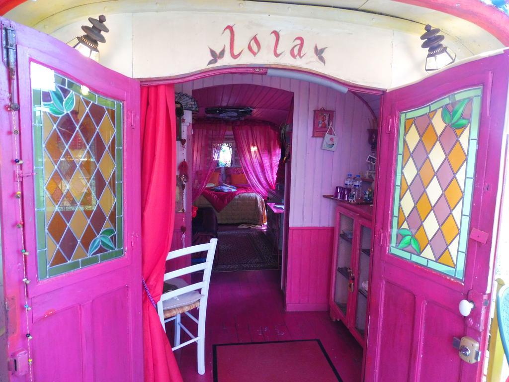 La Celle  La Roulotte De Lola - Chambre D'Hotes المظهر الخارجي الصورة